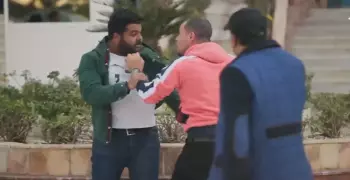 شاهد «الصدمة».. سرقة «الرجل الكفيف» وشهامة المصريين