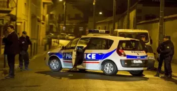 الشرطة الفرنسية تقتل مسلحا احتجز امرأة وطفل بمنزل شرطي