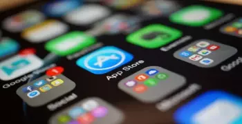 «أبل» في مواجة قوية للقضاء على واتساب وسناب شات