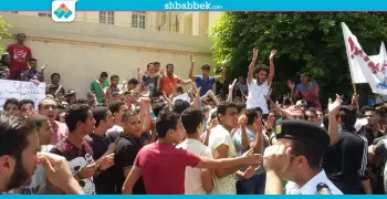 طلاب الثانوية من أمام وزارة التعليم: كفاية (صور)