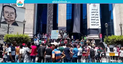 فيديو| «الأمن» يفاوض طلاب الثانوية لإنهاء التظاهر أمام «الصحفيين»
