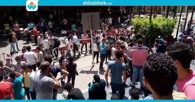طلاب الثانوية العامة ينهون تظاهرهم أمام نقابة الصحفيين