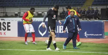 «وحش أفريقيا» يوجه رسالة لإكرامي بعد خطئه في مباراة الأهلي وأسيك
