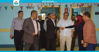 صور| رئيس جامعة جنوب الوادي يتفقد المستشفيات الجامعية