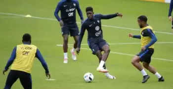 برشلونة يتعاقد مع الصخرة الفرنسية «أومتيتي»