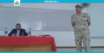 رئيس جامعة بورسعيد يشارك الطلاب دورة التربية العسكرية