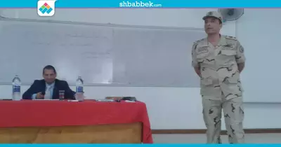 رئيس جامعة بورسعيد يشارك الطلاب دورة التربية العسكرية