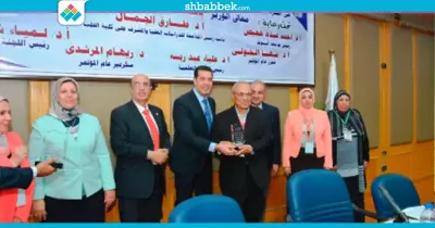 صور| تكريم «أطباء» بمؤتمر أمراض الصدر بجامعة أسيوط
