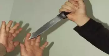 لزواجه بأخرى.. زوجة تطعن زوجها بالسكين