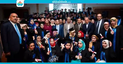 رئيس جامعة بورسعيد يشارك في حفل تخرج طلاب كلية العلوم