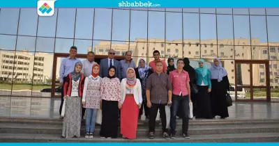 «القمري» يهدي درع جامعة كفر الشيخ للطلاب الأوئل بالثانوية العامة (صور)