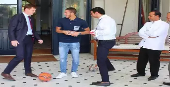 السفير البريطاني لرمضان صبحي: تأشيرتك معاك.. تجيب الدوري وتيجي