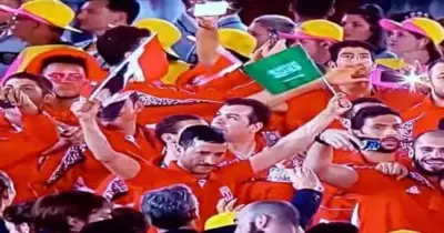 لماذا يرفع المصريون أعلاما ليست لبلادهم؟.. تعرف على العقوبة القانونية