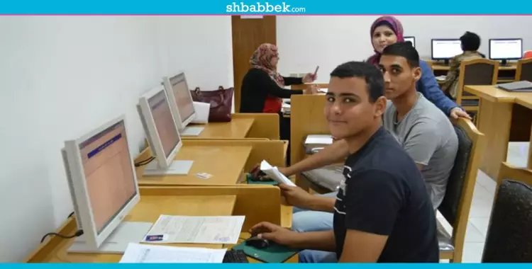  صور| طلاب الثانوية يسجلون رغباتهم بالمرحلة الثانية للتنسيق في جامعة «القناة» 