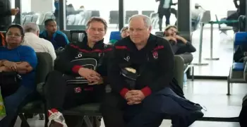 الهولندي يكشف موعد رحيله عن الأهلي