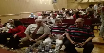 مخرج مسرحي: مرتضى منصور كان «كومبارس» في مسرح الجامعة