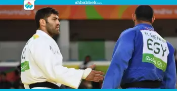 تصرف شخصي.. مصر تتنصل من «الشهابي» لرفضه مصافحة غريمه الإسرائيلي