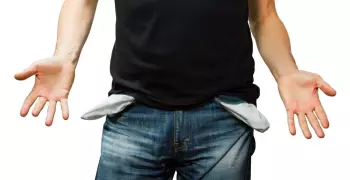 بتضيع مرتبك كله؟.. اعرف أكتر 4 حاجات بيشفطوه