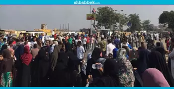 العشرات يتظاهرون احتجاجا على رفع أسعار لبن الأطفال