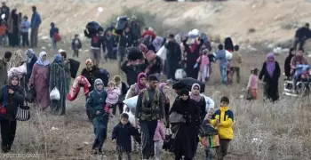 بسبب معارك حماة.. نزوح عشرات آلاف السوريين