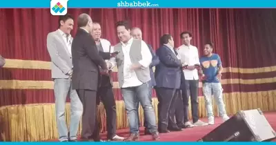 «أوس أوس» يرد على انتقاد أستاذ بإعلام القاهرة لمسرح مصر