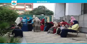 صور| بعد منع المستجدين.. الأمن يسمح بدخول طلاب كلية العلوم