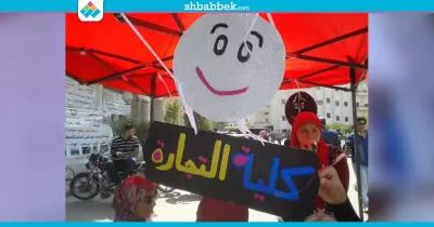 صور| توزيع هدايا على الطلاب الجدد بـ«تجارة بني سويف»