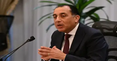 رئيس الوزراء: إبطاء المشروعات الكبرى لمدة شهرين لترشيد استهلاك الوقود
