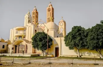 انهيار سور دير أبو فانا في المنيا يتسبب في إصابة 8 زوار منهم حالات خطيرة