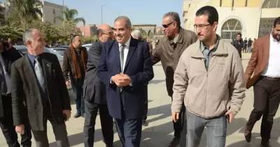 رئيس جامعة الأزهر يوجه بنقل عاملة إلى المستشفى التخصصي بسبب إصابة عمل