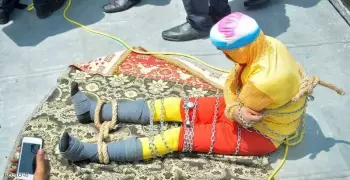 «قفزة العمر» خدعة ساحر هندي تنتهي بغرابة