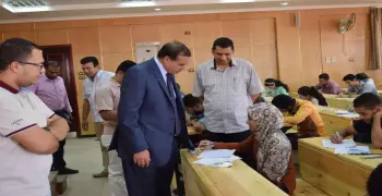 رئيس جامعة سوهاج يتابع امتحانات كلية الطب البيطري