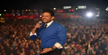 محمد حماقي يكشف تفاصيل حبه الأول وتعرضه للضرب بسببها (فيديو)