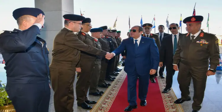  السيسي: خريجو الطب العسكري سينافسون خريجي أفضل جامعات العالم 