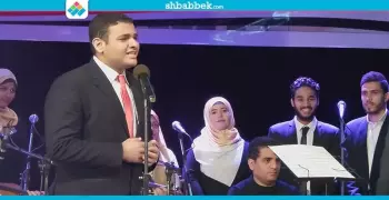 بالأغاني المتنوعة.. كورال «تجارة القاهرة» يشارك في افتتاح تطوير المسرح (صور)