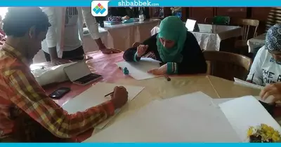 صور| ورشة لتعليم أساسيات الرسم بـ«آداب المنصورة»