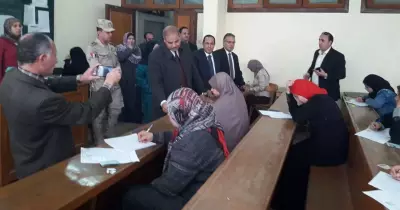 صور| رئيس جامعة الأزهر يتفقد لجان امتحانات دراسات إسلامية بنات بالمنصورة