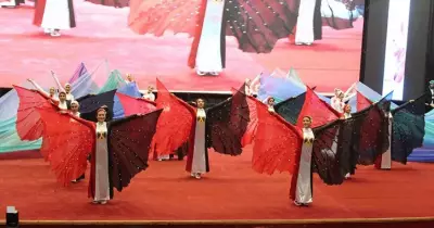 استعراض فني ورياضي للطلاب والطالبات في حفل افتتاح أسبوع شباب الجامعات