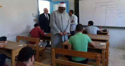 طلاب الثانوية الأزهرية يؤكدون سهولة امتحان الكيمياء: «درجة النجاح مضمونة»