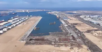 حريق ميناء دمياط.. فيديو للدمار الذي شهدته المدينة الساحلية اليوم