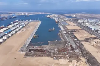 حريق ميناء دمياط.. فيديو للدمار الذي شهدته المدينة الساحلية اليوم