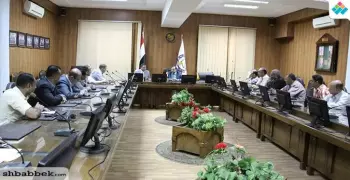 جامعة بني سويف تناقش زراعة 1700 شجرة بالحرم الجامعي
