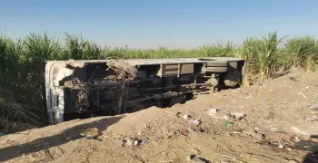 انقلاب أتوبيس شركة مصر الألومنيوم بقنا يسفر عن إصابة 20 عامل.. تفاصيل