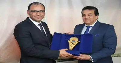 لزيادة التعاون.. وزير التعليم العالي يلتقي نظيره الليبي (صور)
