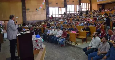 هندسة سوهاج تستقبل الطلاب الجدد بالسحب على جوائز