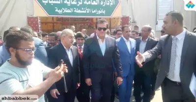 وزير التعليم العالي يتفقد بانوراما الأنشطة الطلابية بجامعة أسيوط «صور»