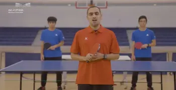 مسك المضرب بطريقة صحيحة يساعد على التحكم بالكرة؟