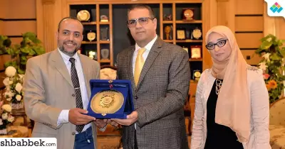 رئيس جامعة المنصورة يكرم فريق «منصوراصورس»