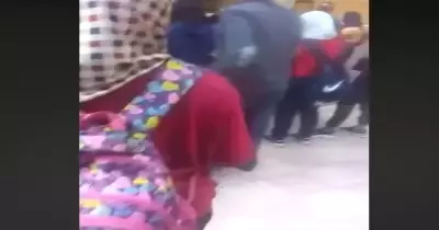 شاهد| سحل طالبة داخل مدرسة حكومية في شبرا