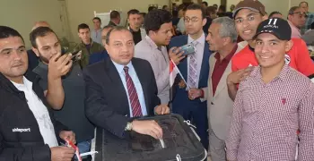 رئيس جامعة بنى سويف يدلي بصوته على التعديلات الدستورية ويؤكد: مصر ماضية في البناء